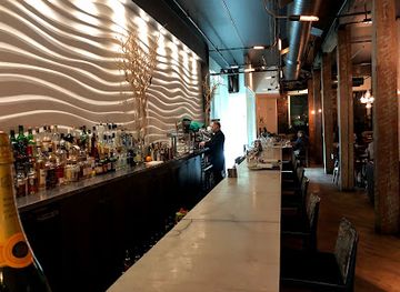 canada/okanagan/bar/woods-restaurant-bar