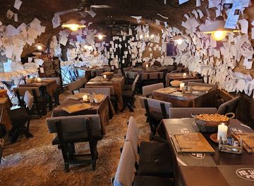 hungary/budapest/castle-district/bar/for-sale-pub