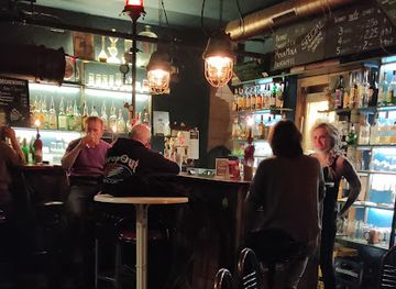 germany/dresden/neustadt/bar/mondfisch-kneipe-bar