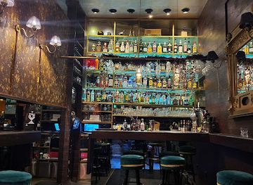 greece/attica/bar/the-huge-bar