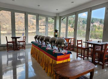 bhutan/paro-valley/bar/dagmar-restaurant