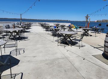 pennsylvania/erie/bayfront-district/bar/rum-runners