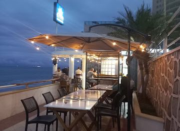 ecuador/salinas/bar/el-puerto-beach-bar