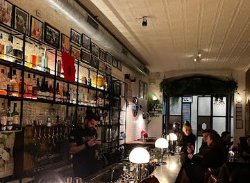 spain/barcelona/bar/two-schmucks