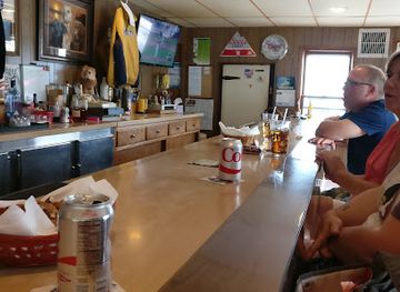 wisconsin/western-uplands/bar/m-r-bar