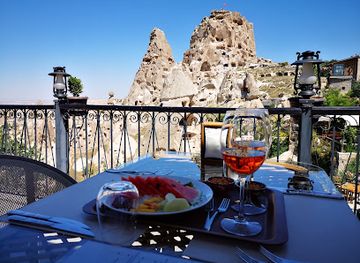 turkiye/cappadocia/uchisar/bar/inside-restaurant-coctail-bar-cappadocia