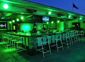 ohio/lake-erie-islands/bar/the-green-room