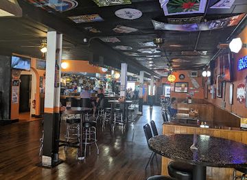 new-york/watkins-glen/bar/landons-pub-pizza