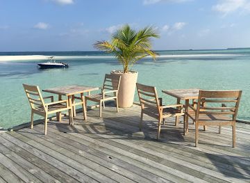maldives/dhigurah/bar/east-bar