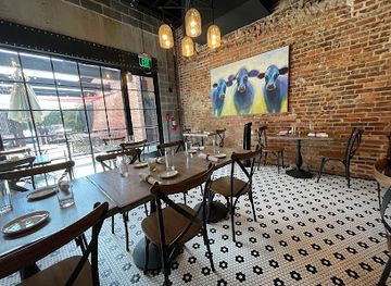 alabama/chattahoochee-river/bar/stock-market-dueling-kitchens