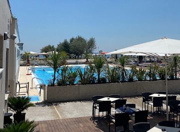 italy/venice-lido/bar/blue-drop-at-the-pool