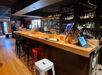 new-zealand/nelson/bar/red16