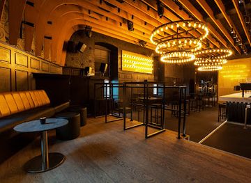 belgium/hasselt/bar/entourage