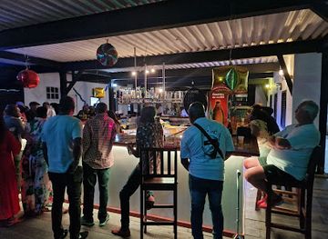 suriname/commewijne-district/bar/broki