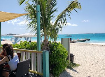 turks-and-caicos-islands/parrot-cay/bar/rickie-s-flamingo-cafe