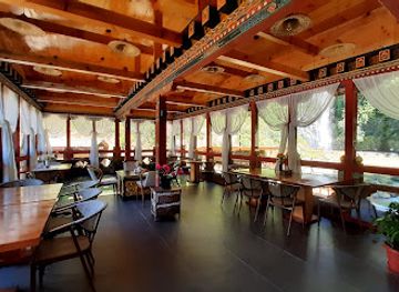 bhutan/chhukha/bar/willing-waterfall-cafe