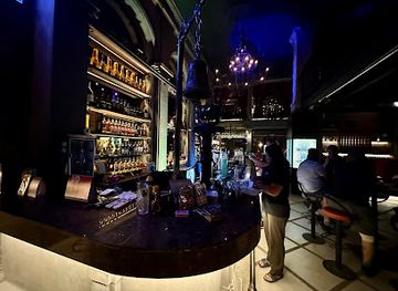 malaysia/sarawak/bar/the-royal-chamber