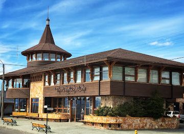chile/torres-del-paine-national-park/bar/wine-market-patagonia