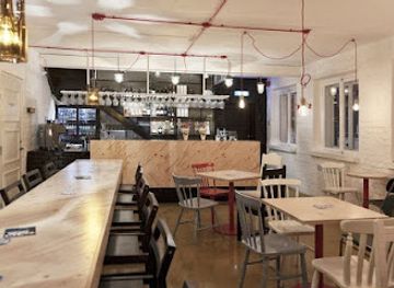 estonia/tallinn/kalamaja/bar/pudel