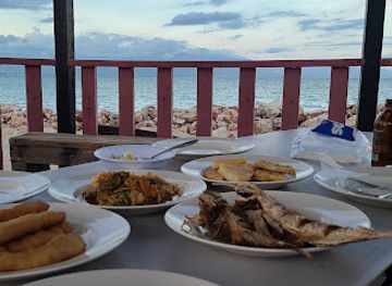 jamaica/hellshire-hills/bar/screechies-seafood-and-bar