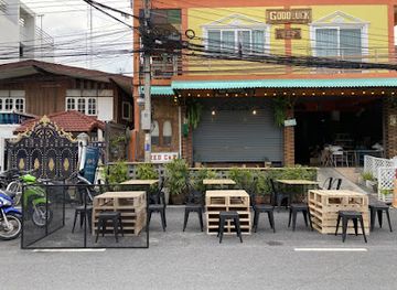 thailand/ayutthaya/wat-mahathat/bar/red-cup-bar-restaurant