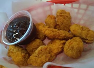 indiana/the-lakes-region/bar/the-honey-hole