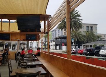 california/huntington-beach/huntington-beach-pier/bar/cruisers-pizza-bar-grill