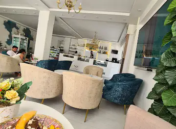 Aura Lounge