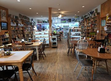 michigan/pictured-rocks-national-lakeshore/bar/falling-rock-cafe-bookstore