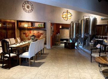 argentina/cuyo/bar/holmes-brewery-fabrica-cerveza-artesanal