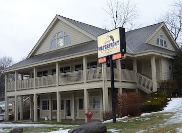 wisconsin/ice-age-trail/bar/curly-s-waterfront-sports-bar-grill