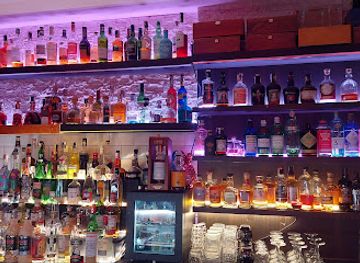 czechia/prague/vinohrady/bar/fizz-cocktail-dj-bar