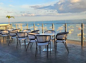 philippines/bohol/bar/salt-sky-rooftop-lounge