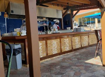 sint-maarten/little-bay-beach/bar/gizmos-bar-and-grill