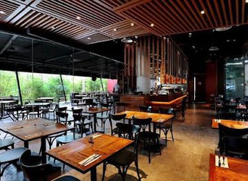 indonesia/medan/medan-petisah/bar/district-10-restaurant-bar