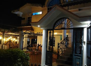 ecuador/highland-valleys/bar/baviera-shots