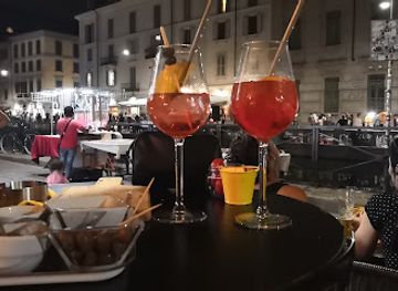 italy/milan/navigli/bar/funky-art-cocktails-deep-spirits