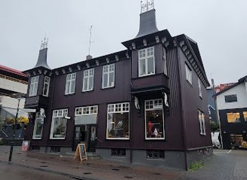 iceland/highlands/bar/mikki-refur-l-natural-wine-bar