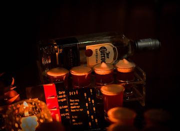 vietnam/ha-long/tuan-chau-island/bar/cafe-huong-lan