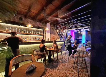 cambodia/siem-reap/old-market-area/bar/harry-s-lounge-oldmarketlane