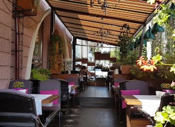 ukraine/chernivtsi/old-town/bar/hopachok