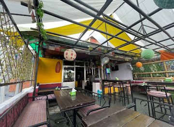 nepal/makalu-base-camp/bar/fat-monk-s-bar