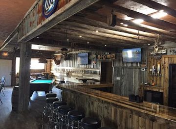 michigan/tahquamenon-falls-state-park/bar/huck-s-pub-grill