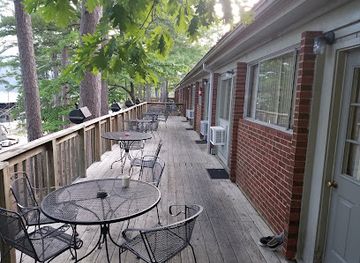 arkansas/lake-ouachita/bar/crystal-springs-marina-village