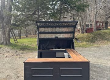 vermont/molly-stark-state-park/bar/the-club-car-event-bar-trailer