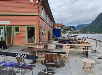 norway/sognefjord/bar/dampskipskaien-cafe-bar