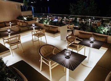 Thèa Rooftop Bar