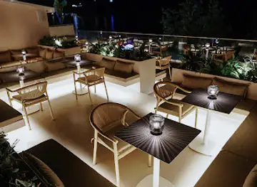 Thèa Rooftop Bar