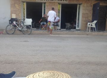 tunisia/the-dahar-mountains/bar/cafe-black-and-white