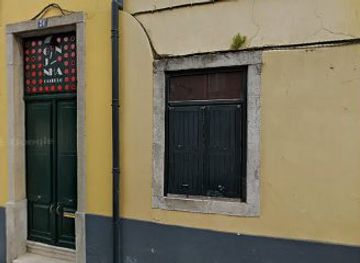 portugal/lisbon/alfama/bar/ginjinha-castelo